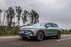 Chevrolet-Equinox-EV-8181
